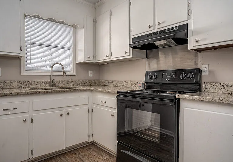 324 Lexington St #3 — Photo 1