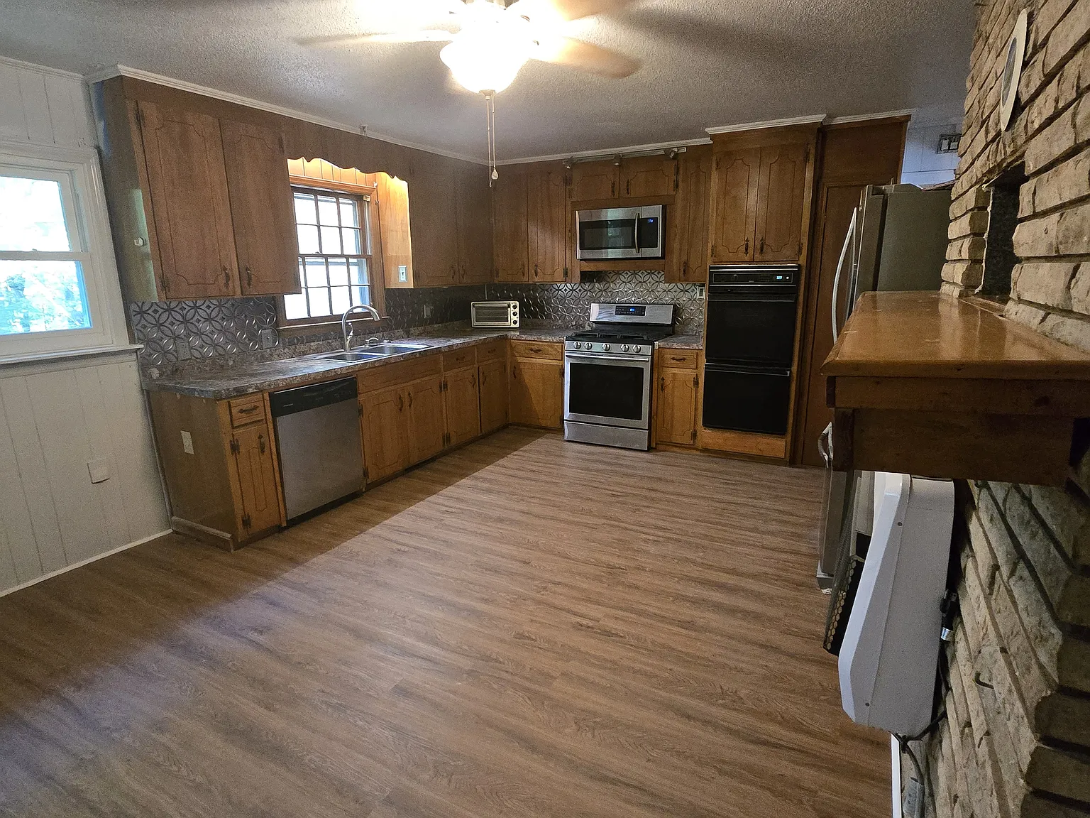 7 bed, 3.5 bath, 2234 sqft, $2,400 — Photo 4