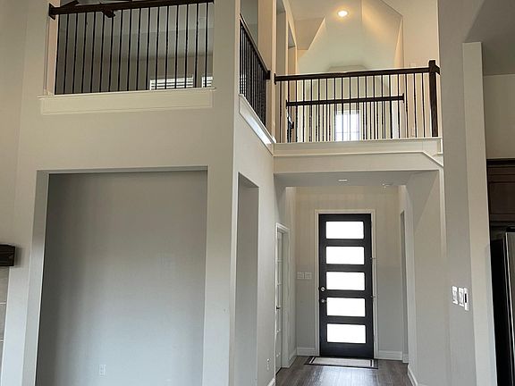 2nd image of 2207 Poppy Valley Ln