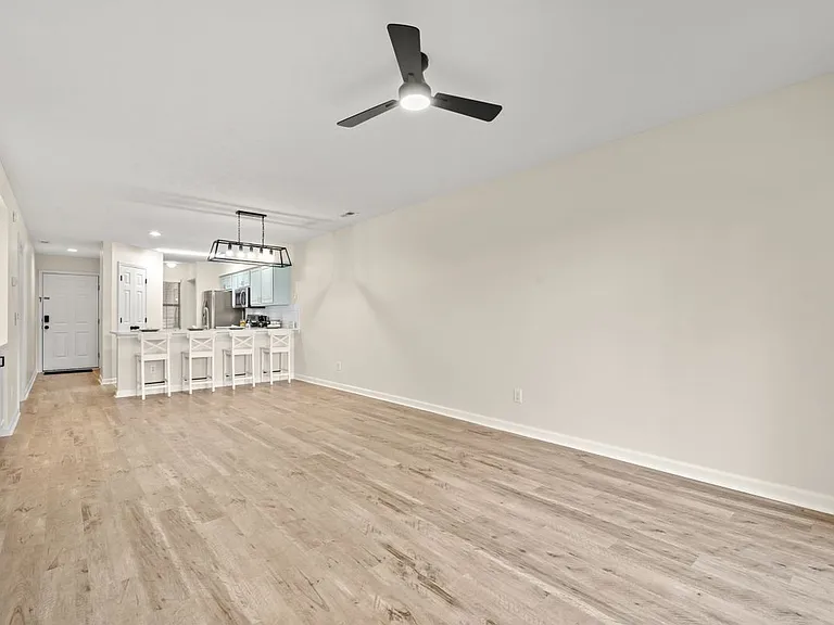 412 Pinehurst Ln #15F — Photo 8