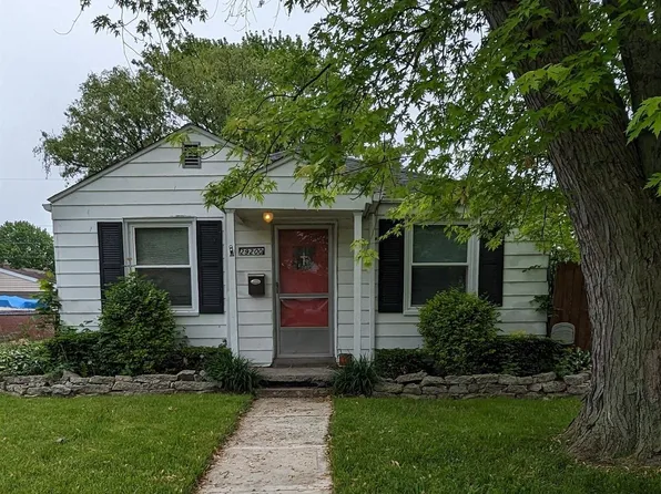 29200 Rosebriar St, Saint Clair Shores, MI 48081