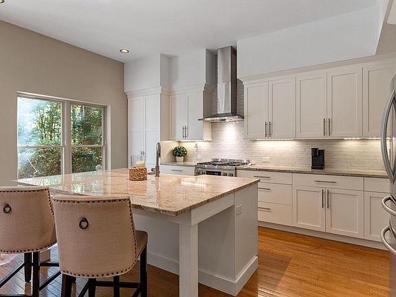 4th image of 127 Boxwood Ln
