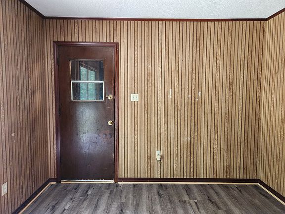 4th image of 2131 Woodside Dr