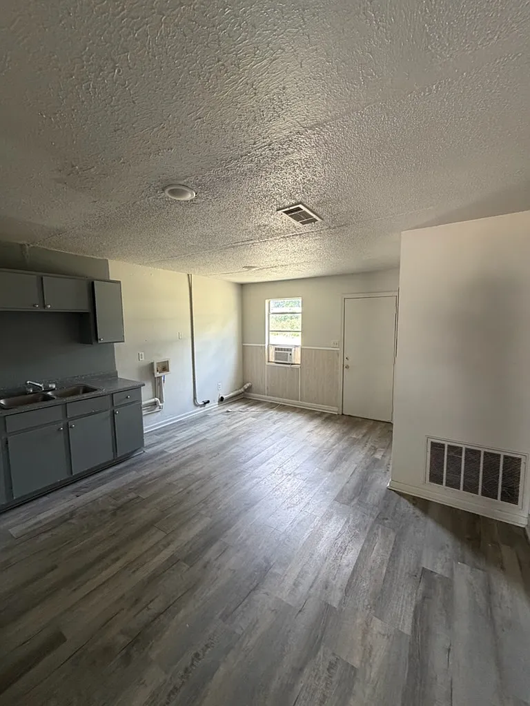 216 Horton Drive - B — Photo 2