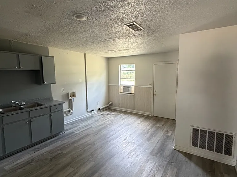 216 Horton Dr #B — Photo 2