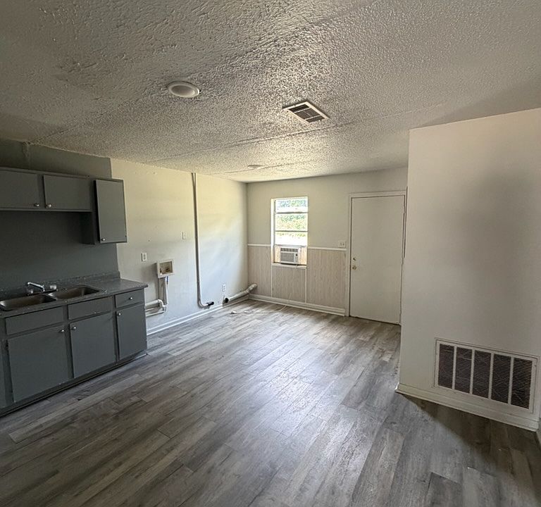 2nd image of 216 Horton Dr #B