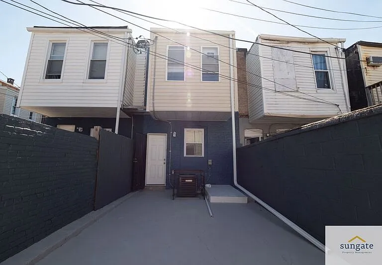2726 E Monument St — Photo 17