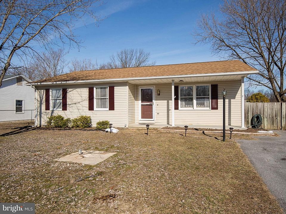 1st image of 216 Somerset Dr