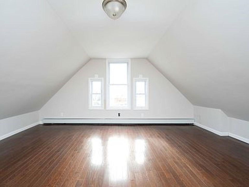 2nd image of 1574 Hollywood Ave #D