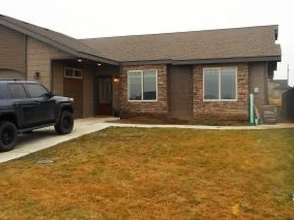 417 Lacoursiere St, Moxee, WA 98936