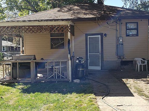 4th image of 1713 Blaine St