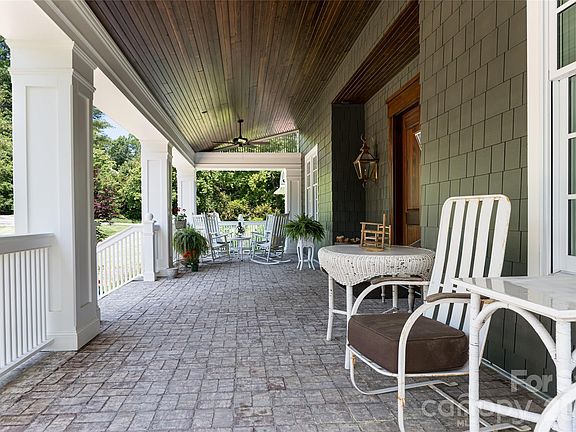 3rd image of 1 Cedar Chine Dr