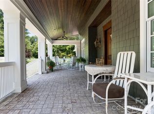 1 Cedar Chine Dr, Asheville, NC 28803