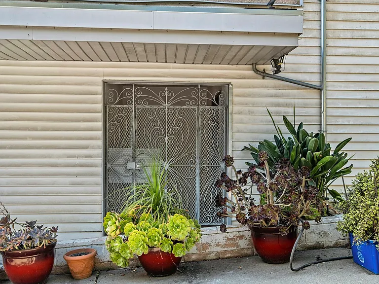 611 Blanken Ave — Photo 28