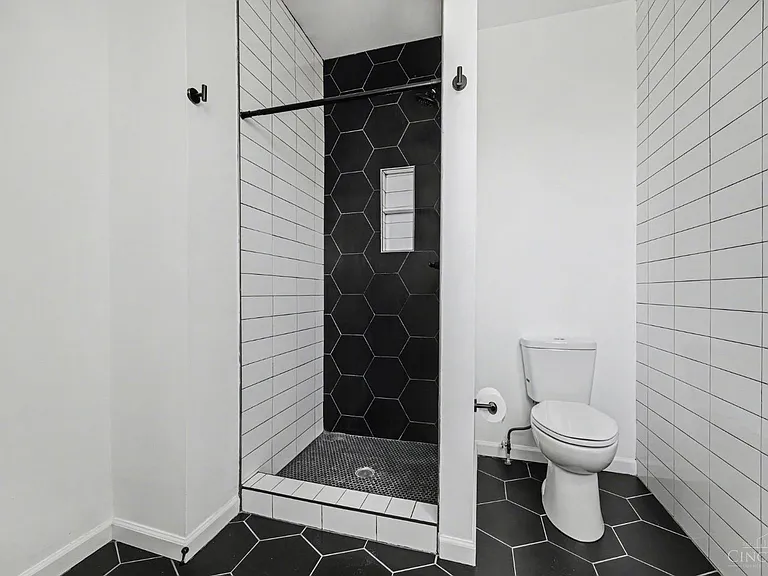 270 Wortman St — Photo 7