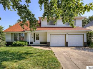 13582 Montclair Dr, Omaha, NE 68144