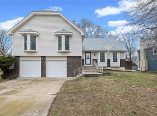 1818 E 152nd Ter, Olathe, KS 66062