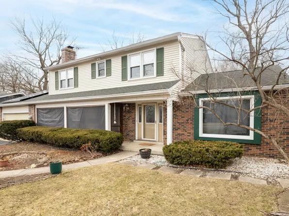 23W100 Kings Ct, Glen Ellyn, IL 60137
