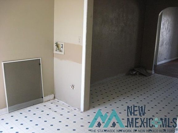 5th image of 1007 N Edwards St