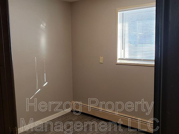 3rd image of 408 McKay Ave S APT 6