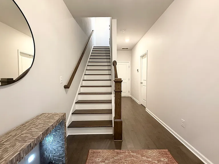 2520 Great Silver Fir Aly — Photo 5