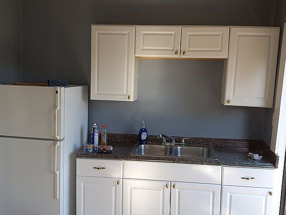 4th image of 1256 Parkway Ave