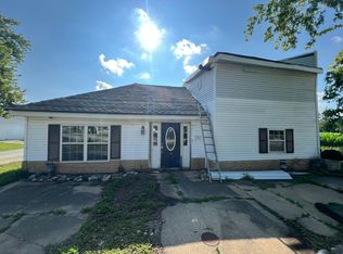 303 N Main St, Seymour, IL 61875