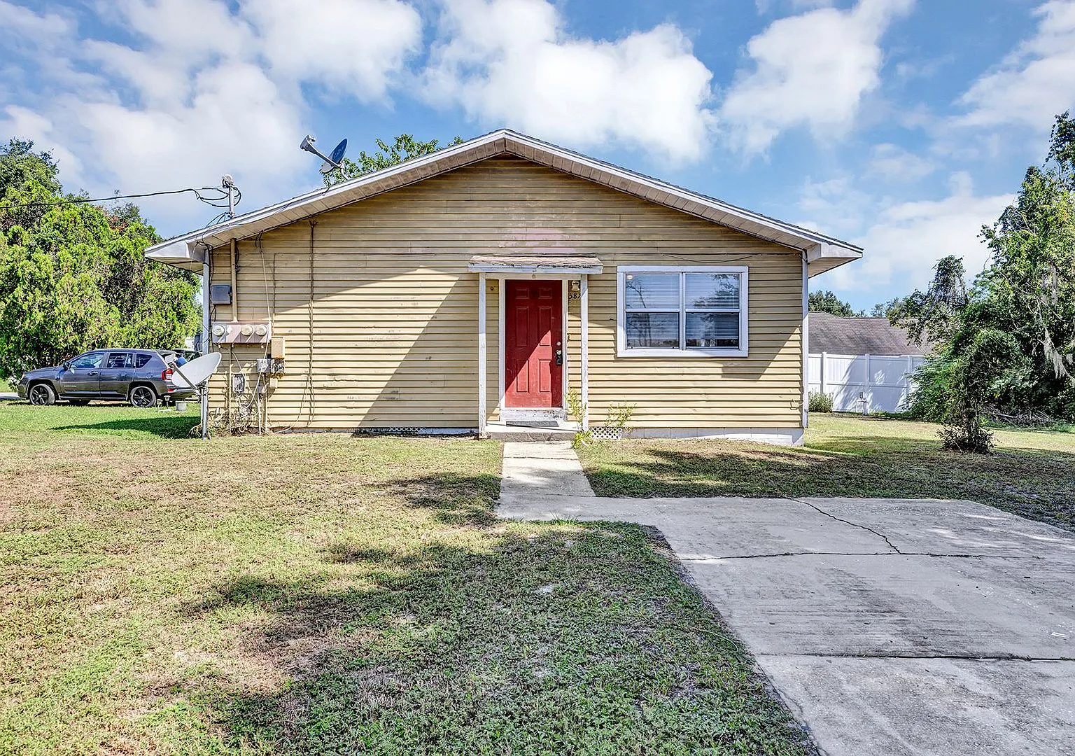 Affordable 2-Bedroom Home with spacious yard — Photo 1