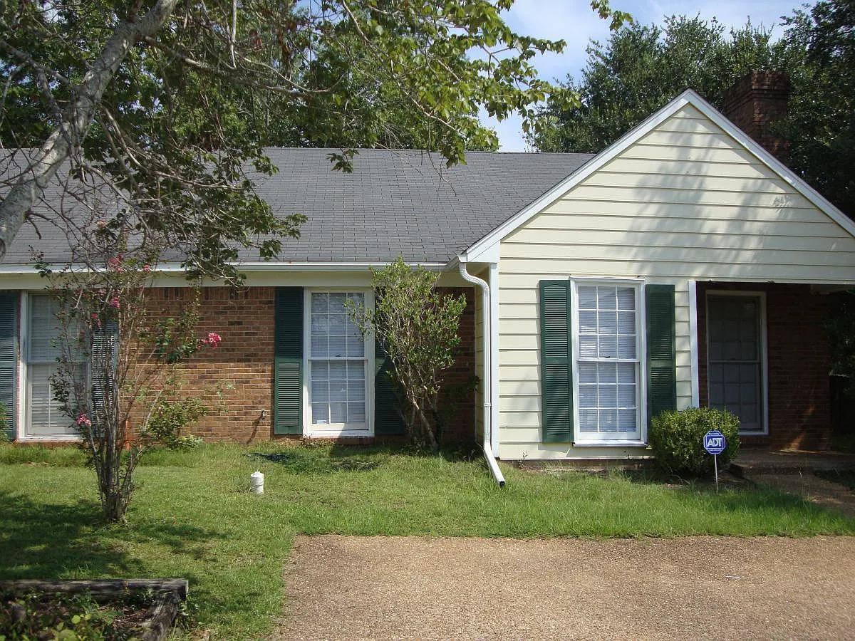 2 bed, 1.5 bath, 1150 sqft, $1,225 — Photo 1