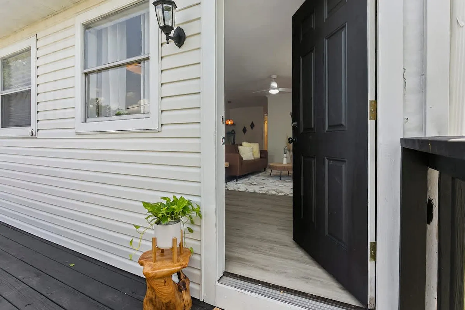 2 bed, 1.0 bath, 914 sqft, $2,629 — Photo 1