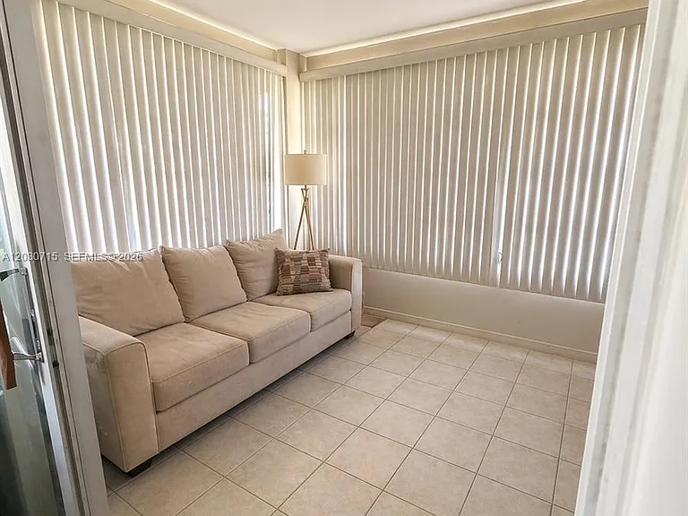 200 High Point Ct E #D — Photo 3