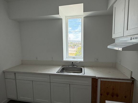 4th image of 516 N Fries Ave