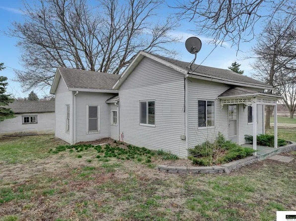 103 E 2nd St, Firth, NE 68358