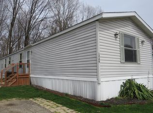 1246 Oakbrook W, Jackson, MI 49201