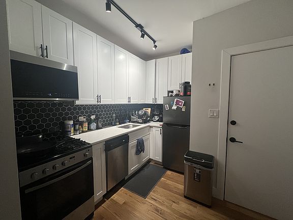 2nd image of 4236 N Kenmore Ave #102