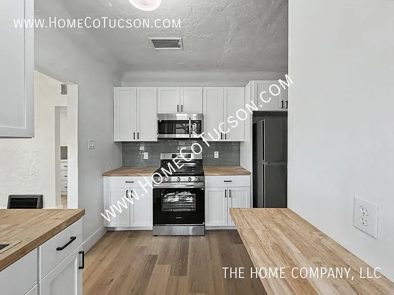 1812 E 9th St — Photo 10