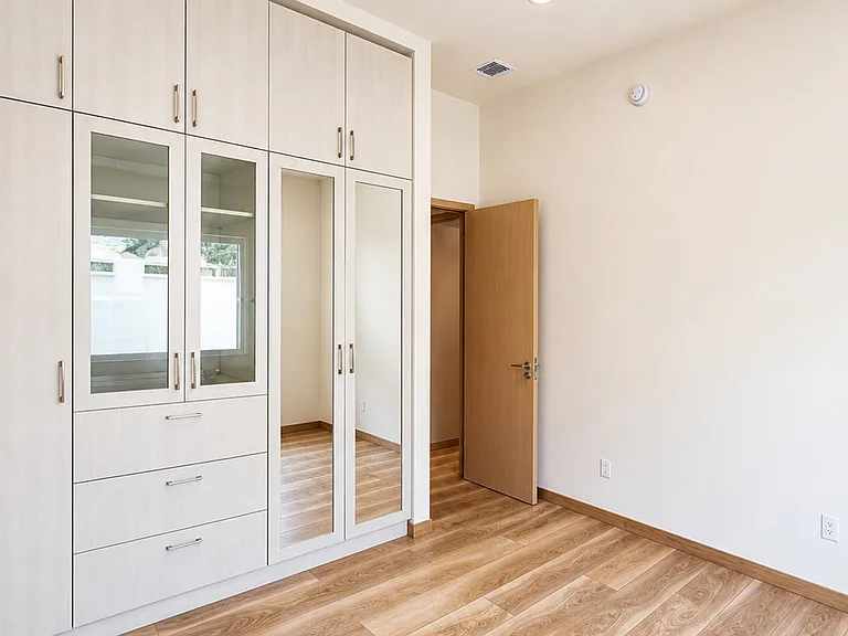 10074 Sunland Blvd — Photo 4