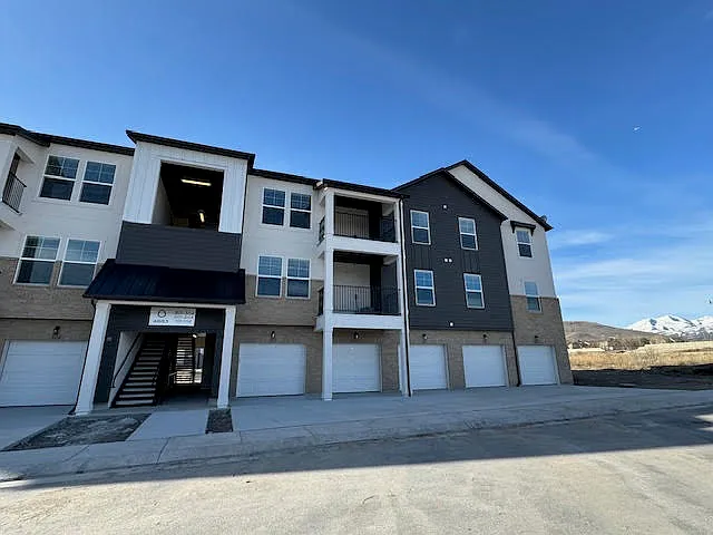 4683 W Sylvie Ct — Photo 2