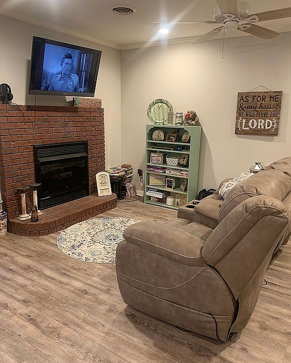 Keeping area off of kitchen 
