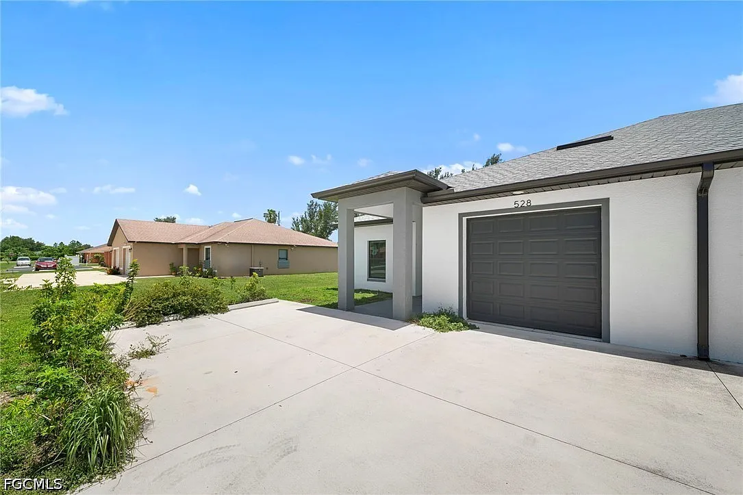 3 bed, 2.0 bath, 1247 sqft, $1,700 — Photo 2