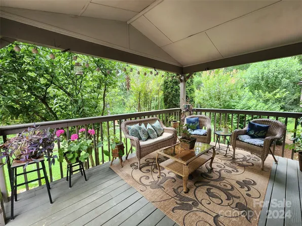 780 Laurel Heights Dr, Burnsville, NC 28714