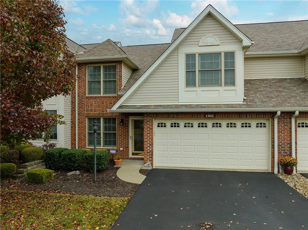 1302 Crest Ln photo 1