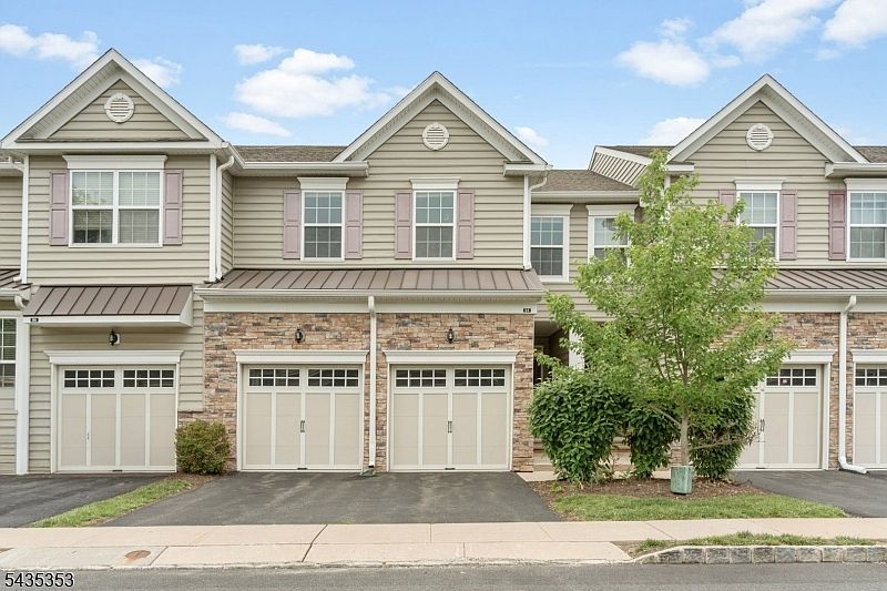 1st image of 84 Autumn Ln