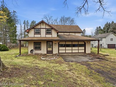 562 S Hughes Rd, Howell, MI, 48843