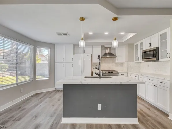 1600 Bent Arrow Dr, North Las Vegas, NV 89031
