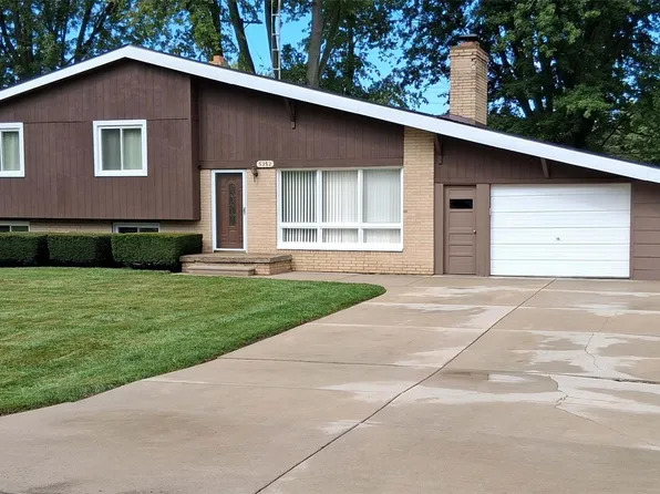 5352 Elmsford Dr, Flint, MI 48532