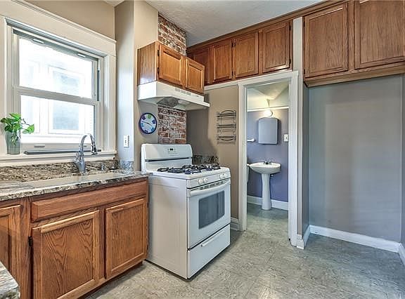 5th image of 4420 Campbell St