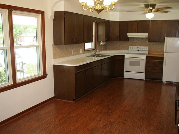 3rd image of 369 Hoover Ave