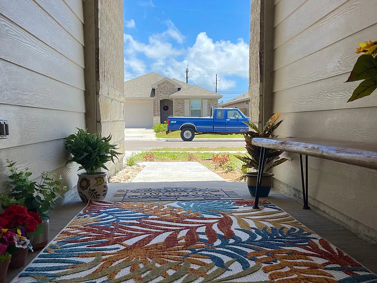 2325 Tranquil Ln — Photo 2