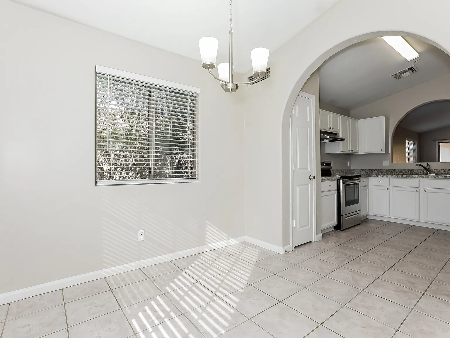 3 bed, 1562 sqft, $2,345 — Photo 4